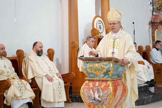 Polnoćku u Varaždinskoj katedrali predslavio varaždinski biskup Bože Radoš